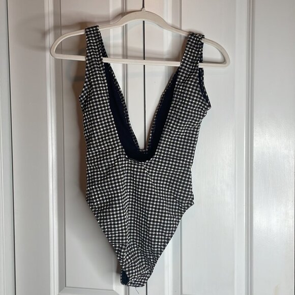 NEW! Missguided Swimsuit - Picture 2 of 2